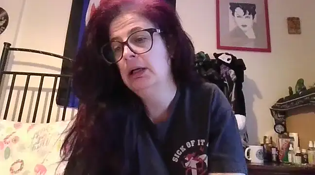 MissKisu online show from 12.19.24