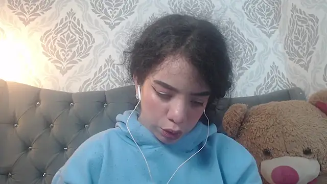 EmmaCowperr online show from 03.15.25