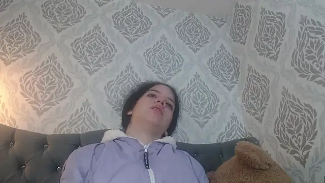 EmmaCowperr online show from 03.17.25