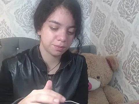 EmmaCowperr online show from 03.18.25