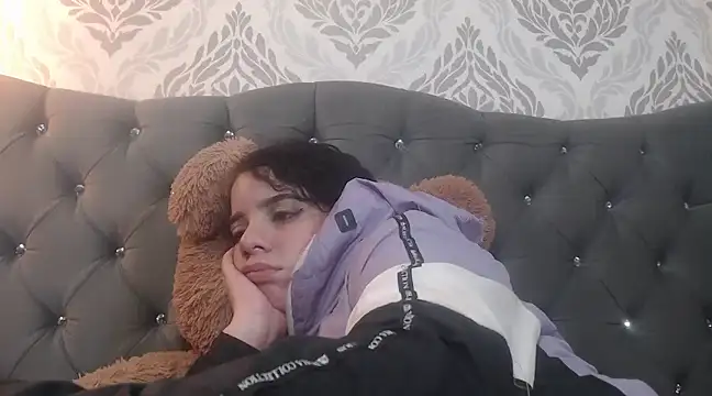 EmmaCowperr online show from 03.20.25