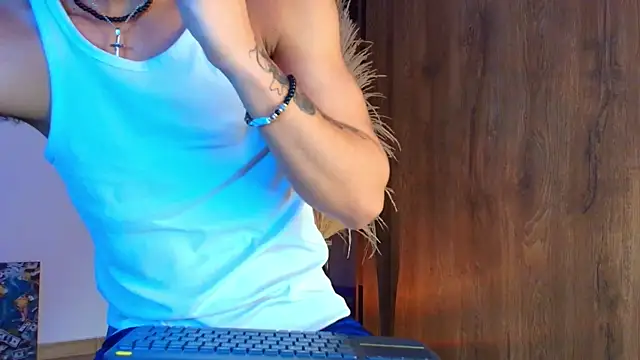 Snapshot of Josep_Davies chatting on 10.30.25 Josep Davies online show from 10.30.25