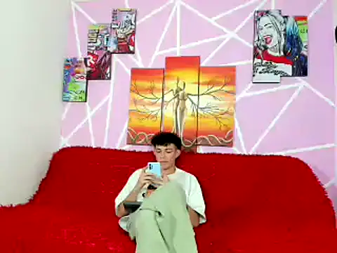 Snapshot of oliverhot2005 chatting on 01.16.25 oliverhot2005 online show from 01.16.25