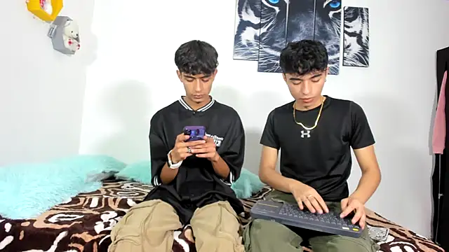 Snapshot of oliverhot2005 chatting on 03.18.25 oliverhot2005 online show from 03.18.25