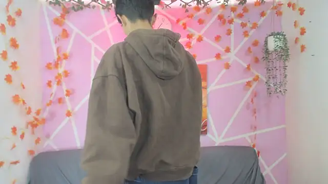 Snapshot of oliverhot2005 chatting on 11.07.25 oliverhot2005 online show from 11.07.25