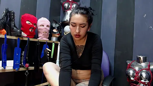 LucyStrike  online show from 12.04.24