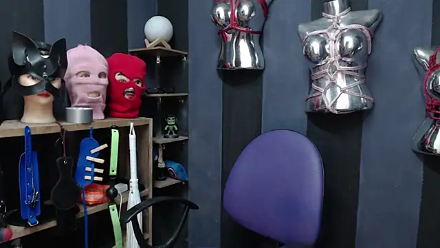 LucyStrike  online show from 12.06.24