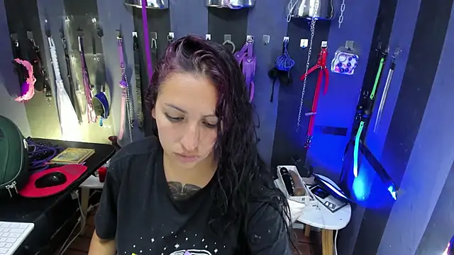 LucyStrike  online show from 10.15.25