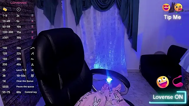 Snapshot of KetziaDoll chatting on 09.30.25 KetziaDoll online show from 09.30.25