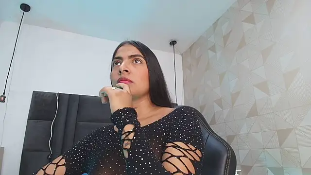 Snapshot of hot_dione chatting on 10.02.25 hot dione online show from 10.02.25