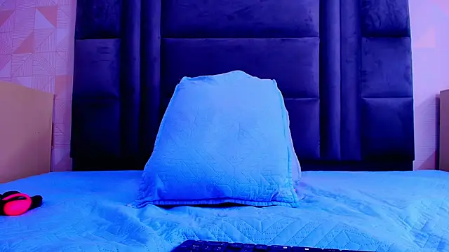 Snapshot of hot_dione chatting on 10.27.25 hot dione online show from 10.27.25