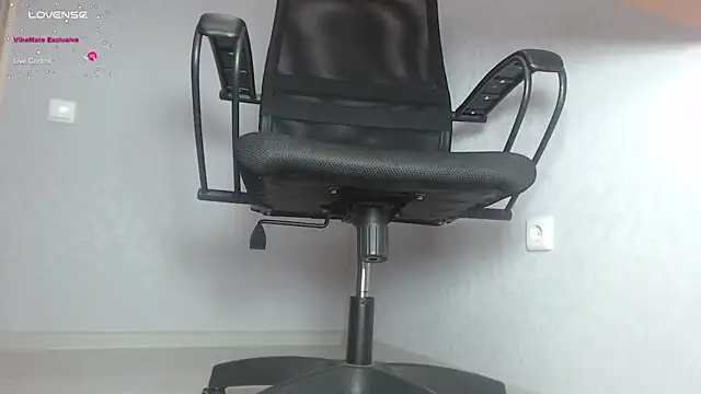 Snapshot of blondiana13 chatting on 01.29.25 blondiana13 online show from 01.29.25