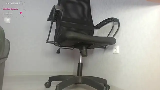 Snapshot of blondiana13 chatting on 03.04.25 blondiana13 online show from 03.04.25