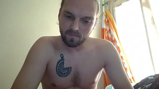 Snapshot of VitaminmanFL chatting on 01.04.25 VitaminmanFL online show from 01.04.25