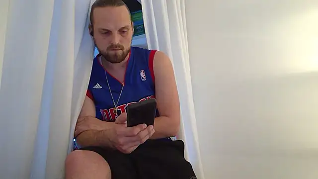 Snapshot of VitaminmanFL chatting on 02.09.25 VitaminmanFL online show from 02.09.25