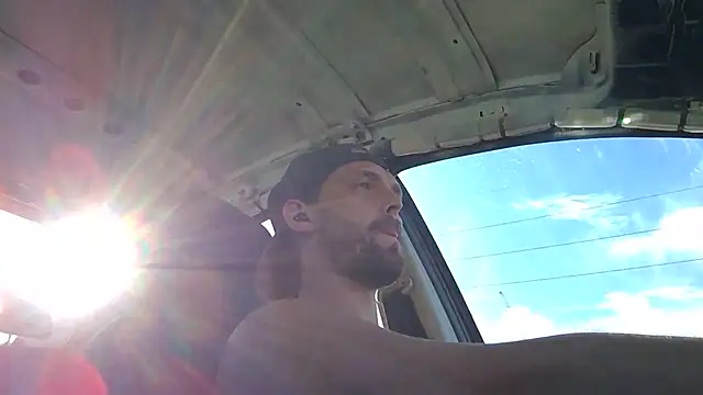 Snapshot of VitaminmanFL chatting on 09.27.25 VitaminmanFL online show from 09.27.25