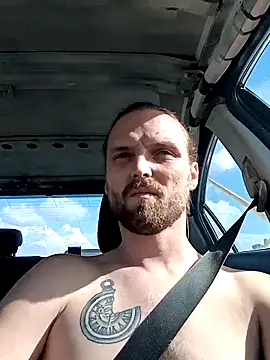 Snapshot of VitaminmanFL chatting on 10.02.25 VitaminmanFL online show from 10.02.25