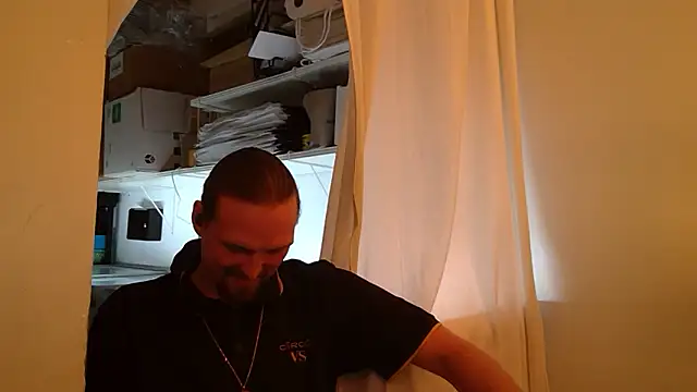 Snapshot of VitaminmanFL chatting on 11.24.25 VitaminmanFL online show from 11.24.25