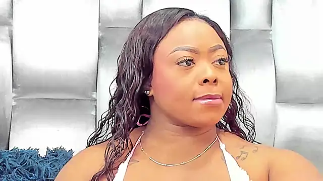 CamilaBenitez online show from 10.28.25