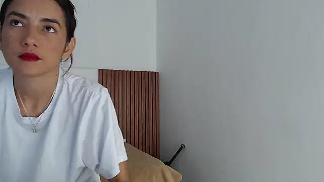 Snapshot of Dakotagloss chatting on 03.21.25 Dakotagloss online show from 03.21.25