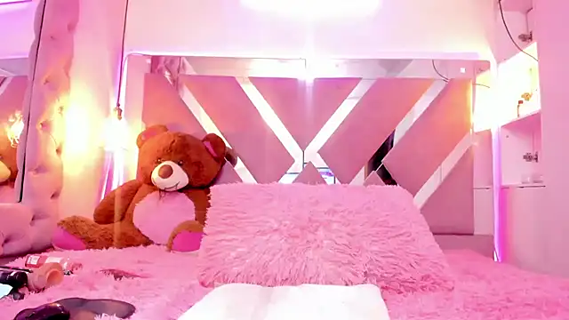 Scarlett-Bonnet online show from 03.22.25