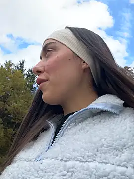 emiliasommer online show from 10.28.25