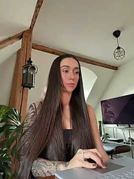 emiliasommer online show from 06.12.26