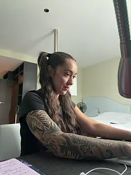 emiliasommer online show from 06.17.26