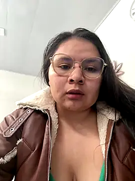 Snapshot of alice_love052 chatting on 10.04.25 alice love052 online show from 10.04.25