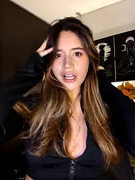 Snapshot of maliciaworld chatting on 10.21.25 maliciaworld online show from 10.21.25