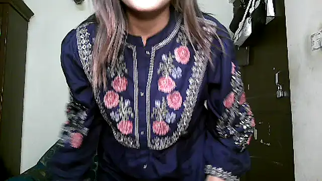 Snapshot of Princess_noorjahan chatting on 02.27.25 Princess noorjahan online show from 02.27.25