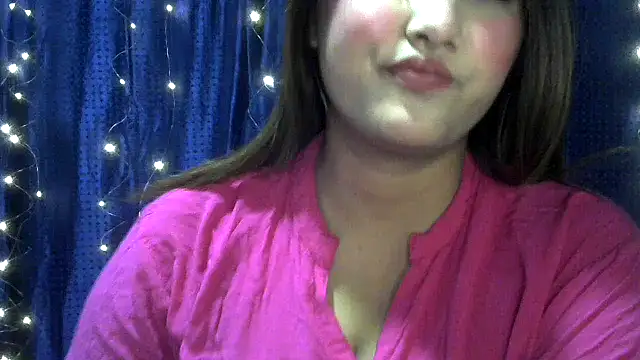 Snapshot of Princess_noorjahan chatting on 12.15.25 Princess noorjahan online show from 12.15.25