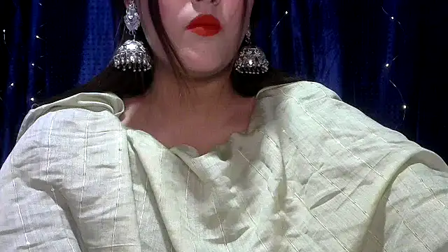 Snapshot of Princess_noorjahan chatting on 04.15.26 Princess noorjahan online show from 04.15.26