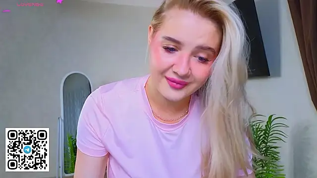 oliviabr0wn0 online show from 03.23.26