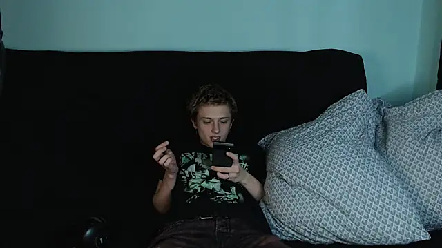 Snapshot of axxxturel chatting on 12.11.24 axxxturel online show from 12.11.24