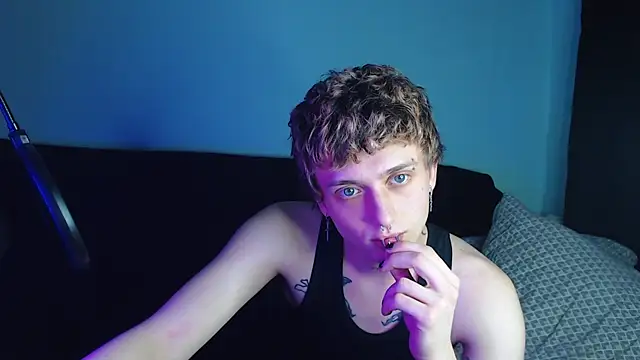 Snapshot of axxxturel chatting on 02.17.25 axxxturel online show from 02.17.25