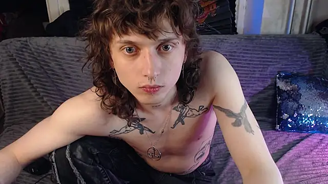 Snapshot of axxxturel chatting on 05.18.26 axxxturel online show from 05.18.26