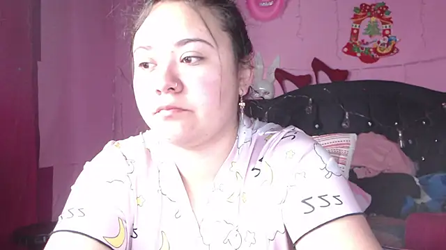 NikkiRous  online show from 02.14.25