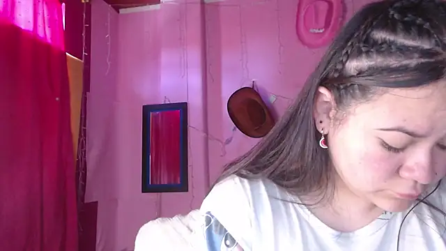 NikkiRous  online show from 09.21.25