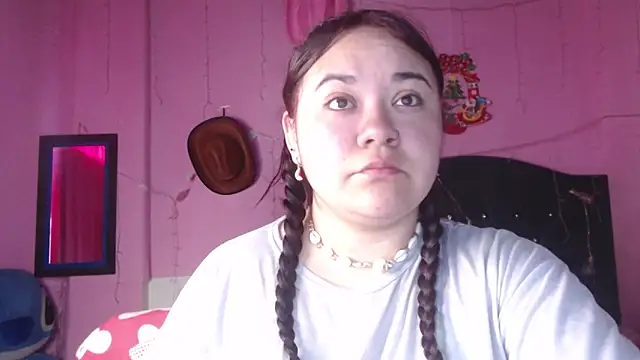 NikkiRous  online show from 11.06.25