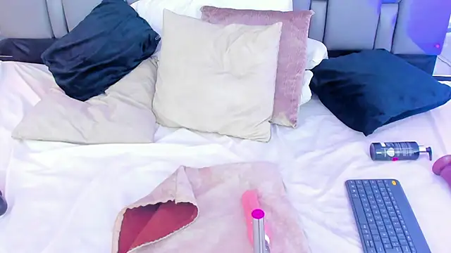 Snapshot of Emily_Gil1 chatting on 02.06.25 Emily Gil1 online show from 02.06.25