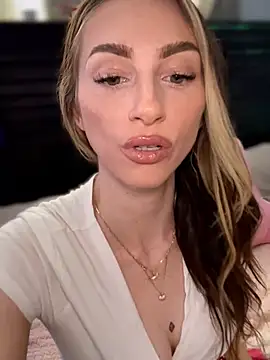 BrattyBae xo online show from 07.10.26
