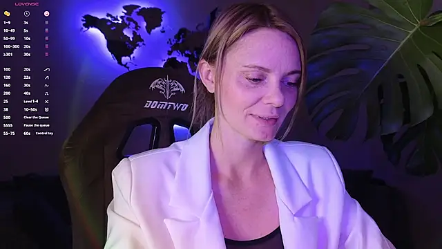 Snapshot of Sam_Klaus chatting on 10.03.25 Sam Klaus online show from 10.03.25