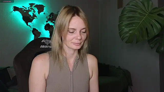 Snapshot of Sam_Klaus chatting on 10.13.25 Sam Klaus online show from 10.13.25