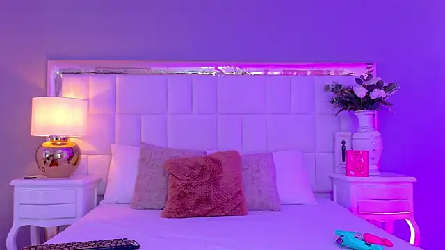 KateVenegas online show from 10.14.25