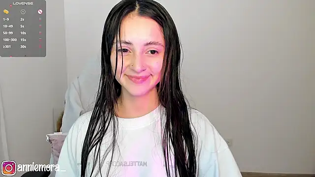 Snapshot of annie_mora chatting on 02.25.25 annie mora online show from 02.25.25