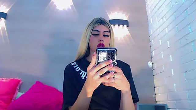 Snapshot of Daniela_Pink_ chatting on 02.13.25 Daniela Pink online show from 02.13.25