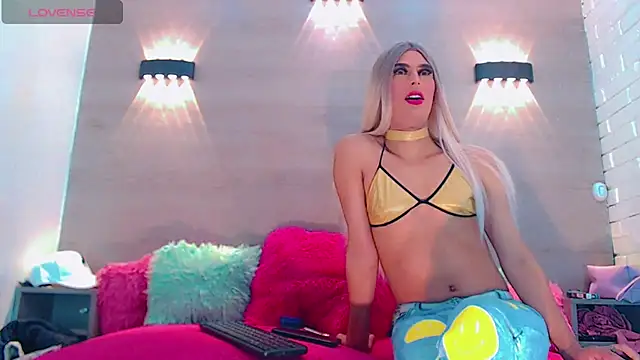 Snapshot of Daniela_Pink_ chatting on 02.15.25 Daniela Pink online show from 02.15.25