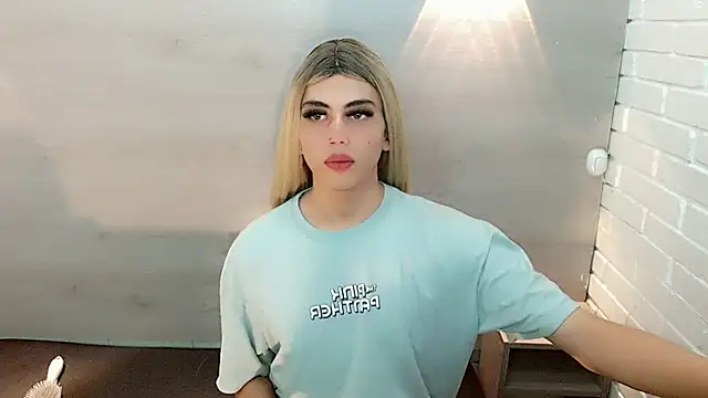 Snapshot of Daniela_Pink_ chatting on 03.02.25 Daniela Pink online show from 03.02.25