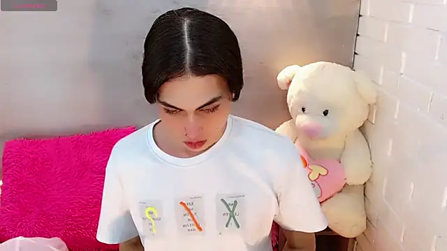 Snapshot of Daniela_Pink_ chatting on 09.28.25 Daniela Pink online show from 09.28.25